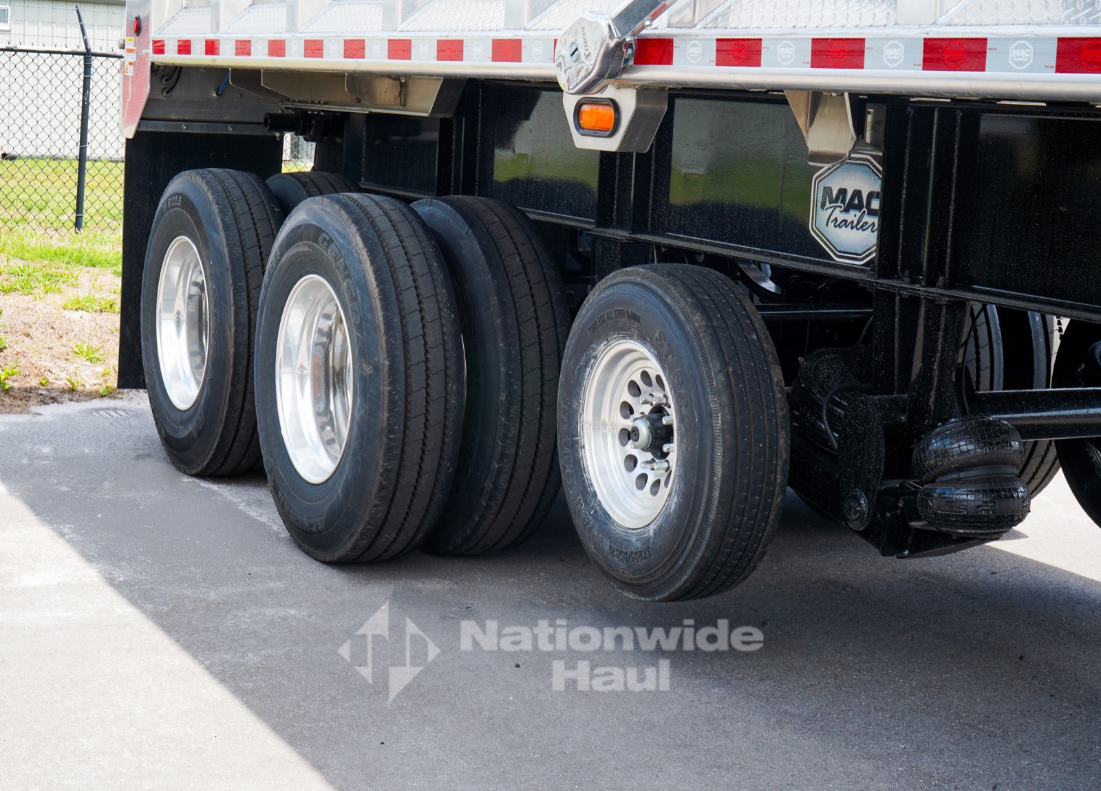 MAC FL Lightweight dump trailer, on the lot